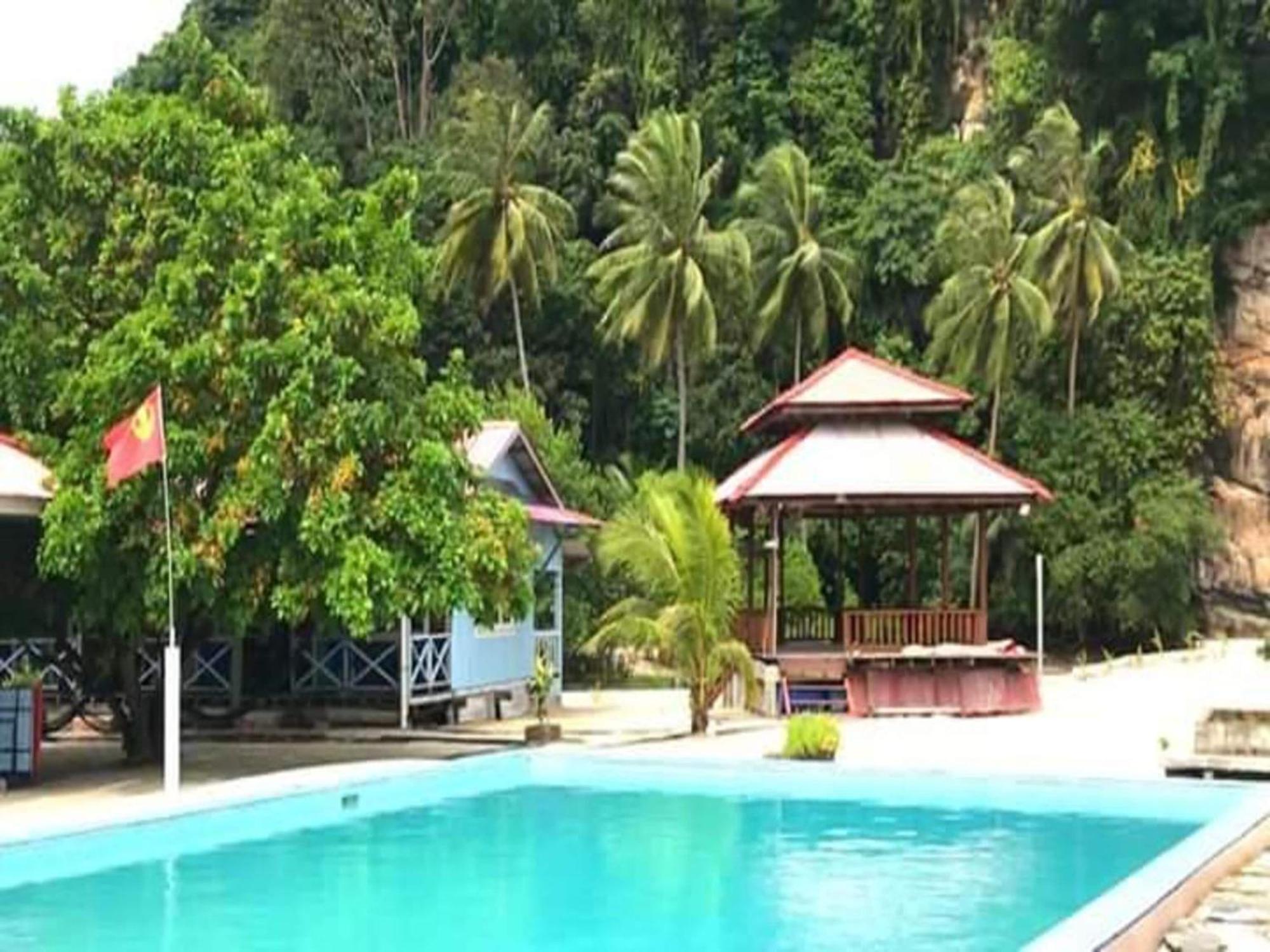 Capital O 91017 Tuba Beach Resort @ Pulau Tuba クア エクステリア 写真